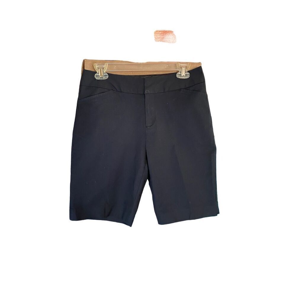 Dialogue women’s black flat front Bermuda shorts, size 8